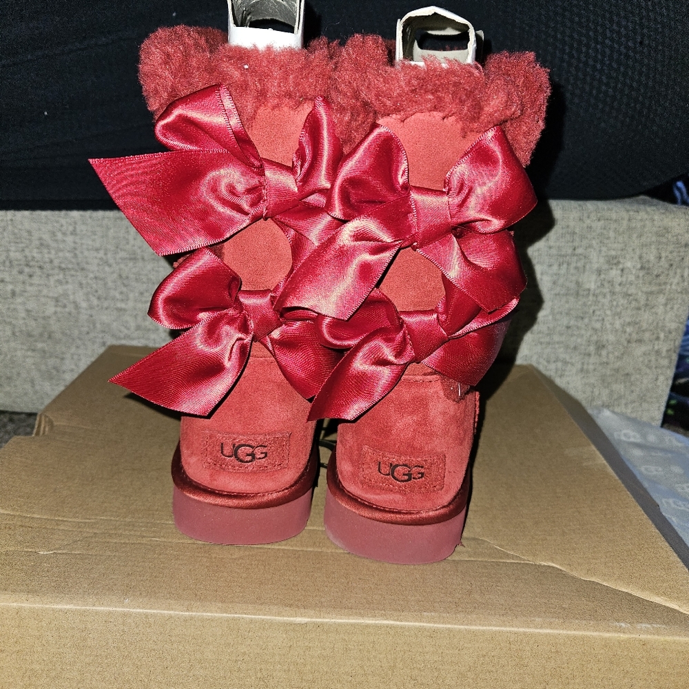 Red bailey med bow uggs